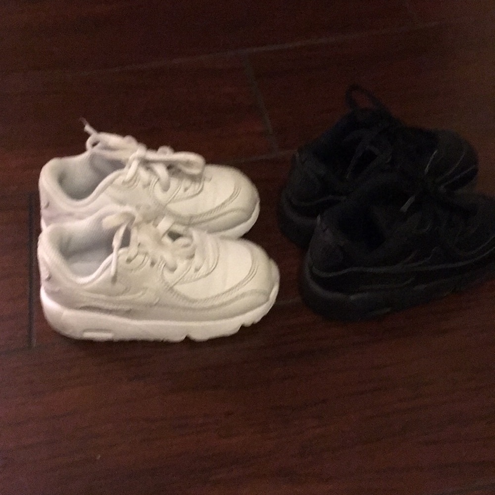 Gently used Nike Air max Toddler Shoes